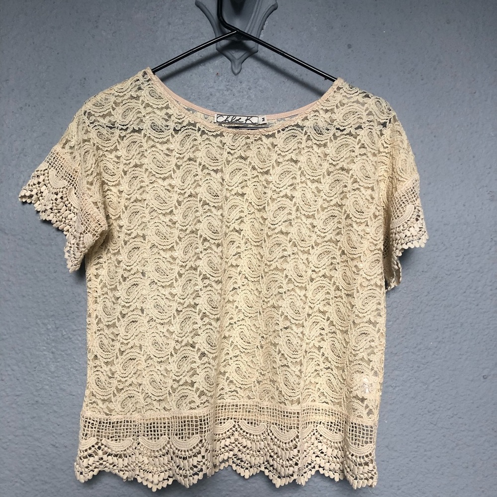 CHLOE K Blouse Lace Cream Short Sleeve Top. Size M
